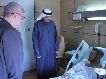 وزير الدفاع يطمئن على المصابين جراء سقوط شظايا في قاعدة علي السالم الجوية