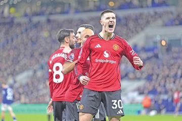 صراع المربع الذهبي يخطف الأنظار بالدوري الإنكليزي