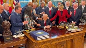 قساوسة يصلون من أجل ترامب في البيت الأبيض