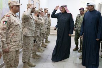 ولي العهد يشيد بتضحيات وجهود رجال القوات المسلحة في الذود عن أرض وسماء الوطن ولي العهد يشيد بتضحيات وجهود رجال القوات المسلحة في الذود عن أرض وسماء الوطن