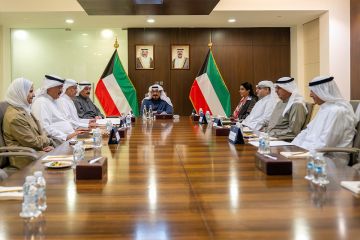 رئيس الوزراء يترأس اجتماعا لمتابعة خطط الطوارئ وتعزيز التنسيق المؤسسي الحكومي رئيس الوزراء يترأس اجتماعا لمتابعة خطط الطوارئ وتعزيز التنسيق المؤسسي الحكومي