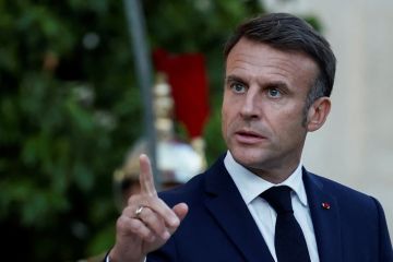 الرئيس الفرنسي يؤكد مجددا لنظيره الإيراني ضرورة إيقاف الهجمات غير المقبولة على دول المنطقة الرئيس الفرنسي يؤكد مجددا لنظيره الإيراني ضرورة إيقاف الهجمات غير المقبولة على دول المنطقة