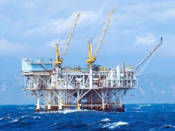 بلومبرغ: النفط يتجاوز 85 دولارا مع تصعيد الحرب على إيران