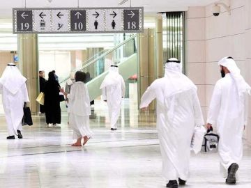 مجلس الوزراء: تقليص عدد موظفي الجهات الحكومية نظرا للظروف الراهنة اعتبارا من غد الاثنين مجلس الوزراء: تقليص عدد موظفي الجهات الحكومية نظرا للظروف الراهنة اعتبارا من غد الاثنين