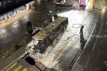 مقتل 6 في حريق بحافلة سويسرية بعد إضرام أحد الركاب النار في نفسه مقتل 6 في حريق بحافلة سويسرية بعد إضرام أحد الركاب النار في نفسه