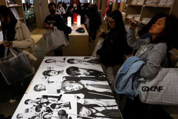 الألبوم الجديد لفرقة بي تي إس الكورية الجنوبية يحقق مبيعات قياسية الألبوم الجديد لفرقة بي تي إس الكورية الجنوبية يحقق مبيعات قياسية