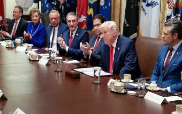 ترامب يمدد تعليق استهداف منشآت الطاقة الإيرانية 10 أيام إضافية ترامب يمدد تعليق استهداف منشآت الطاقة الإيرانية 10 أيام إضافية