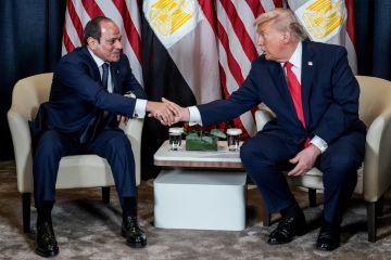 السيسي لترامب: لا أحد غيرك يستطيع إيقاف الحرب في المنطقة السيسي لترامب: لا أحد غيرك يستطيع إيقاف الحرب في المنطقة