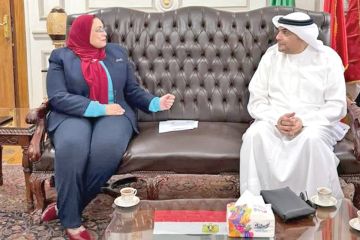 المحارب وعميدة تجارة القاهرة ناقشا أوضاع طلبة الابتعاث