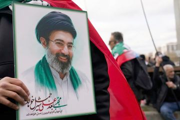 مجتبى خامنئي يحتاج 3 أشهر للتعافي