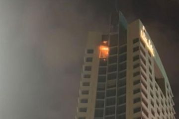 تعرض مبنى التأمينات الاجتماعية لهجوم بمسيره واندلاع حريق بالمبنى