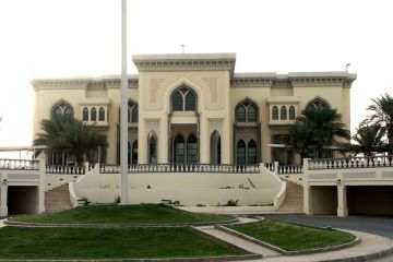 أميركا تعلن إيقاف عمليات سفارتها في الكويت.. نظرا للظروف الراهنة