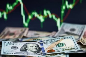 الدولار يرتفع مع تراجع شهية المخاطرة وسط تصاعد الحرب