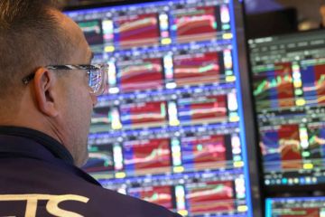 مؤشرات وول ستريت تسجل خسائر أسبوعية بعد تقلبات حادة