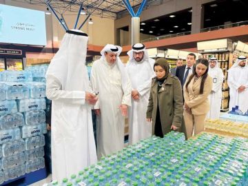 وزيرة الشؤون متفقدة جمعيات مبارك الكبير: السلع الغذائية وفيرة والأوضاع التموينية مستقرة وزيرة الشؤون متفقدة جمعيات مبارك الكبير: السلع الغذائية وفيرة والأوضاع التموينية مستقرة