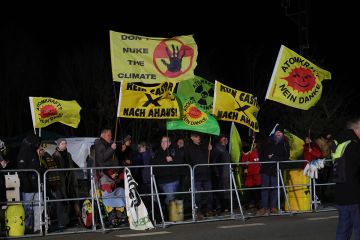 ألمانيا تبدأ نقل نفايات نووية مثيرة للجدل وسط اعتراضات ومخاوف أمنية ألمانيا تبدأ نقل نفايات نووية مثيرة للجدل وسط اعتراضات ومخاوف أمنية