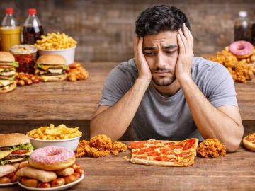 الأطعمة الفائقة المعالجة.. هل تضر بصحتنا النفسية؟