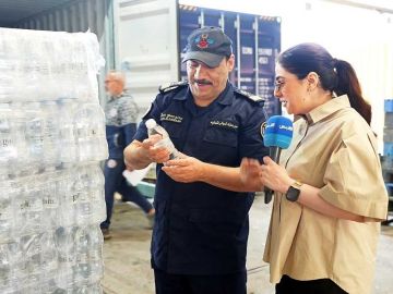 جولة القبس في ميناء الشويخ كشفت عن انسيابية العمل.. رغم العدوان جولة القبس في ميناء الشويخ كشفت عن انسيابية العمل.. رغم العدوان