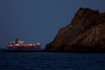 إيران: يمكن للسفن باستثناء سفن الأعداء المرور عبر مضيق هرمز إيران: يمكن للسفن باستثناء سفن الأعداء المرور عبر مضيق هرمز