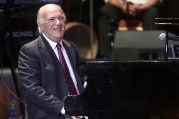 خيرت يعزف موسيقاه في Royal Albert Hall