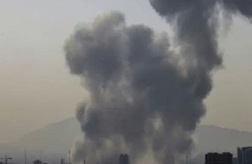 انفجارات كبيرة جراء صوراريخ إيرانية داخل القواعد الأمريكية في الكويت والدفاعات الجوية تحاول التصدي انفجارات كبيرة جراء صوراريخ إيرانية داخل القواعد الأمريكية في الكويت والدفاعات الجوية تحاول التصدي