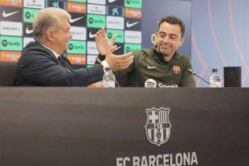 تشافي يتهم لابورتا بإفشال عودة ميسي في 2023