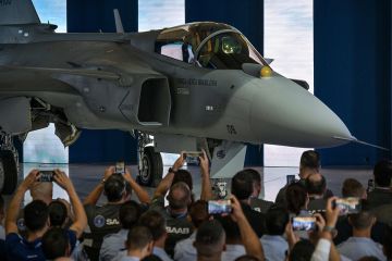 البرازيل تكشف عن أول مقاتلة أسرع من الصوت مصنعة محليا البرازيل تكشف عن أول مقاتلة أسرع من الصوت مصنعة محليا