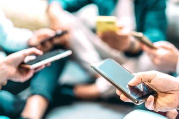 جاكرتا تمنع المراهقين من مواقع التواصل