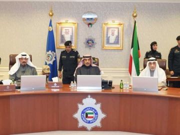 سمو ولي العهد يقوم بزيارة إلى غرفة اتخاذ القرار في وزارة الداخلية