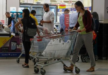 دميترييف يحذر: العالم على أعتاب أزمة غذائية