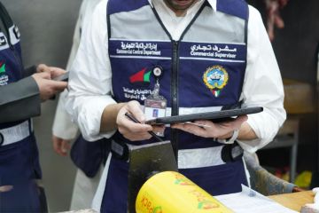 وزير التجارة يقود جولة تفتيشية.. وتحرير 24 محضر مخالفات في حولي والفروانية