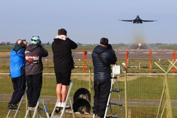 إيران تتوعد المنطقة بالدمار وترامب يمهلها ساعات لفتح هرمز 