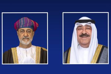 سمو الأمير يتلقى اتصالا هاتفيا من سلطان عمان