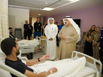 وزير الصحة يزور اثنين من منتسبي الطوارئ الطبية أصيبا جراء سقوط شظايا أثناء أدائهما واجبهما