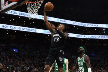 تمبروولفز يحقق الفوز في بوسطن بعد 21 عاما