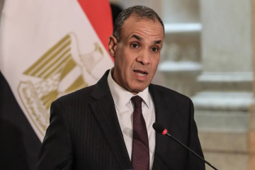 وزير الخارجية المصري يبحث في بغداد مساعي خفض التصعيد بالمنطقة