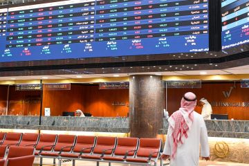 الترقب يخيم على البورصة ومؤشراتها تتراجع الترقب يخيم على البورصة ومؤشراتها تتراجع