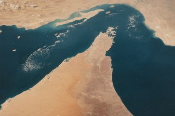 اجتماع عسكري دولي في لندن لبحث إعادة فتح مضيق هرمز