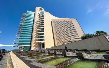 البترول الكويتية: اندلاع حرائق في وحدات بمصفاة ميناء الأحمدي جراء استهدافها