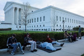 ترامب يحضر مناقشات المحكمة العليا المتعلقة بإلغاء حق المواطنة بالولادة ترامب يحضر مناقشات المحكمة العليا المتعلقة بإلغاء حق المواطنة بالولادة