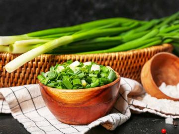 البصل الأخضر.. فوائد صحية مذهلة البصل الأخضر.. فوائد صحية مذهلة