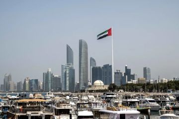 إصابة 12 شخصا جراء سقوط شظايا اعتراض في أبوظبي