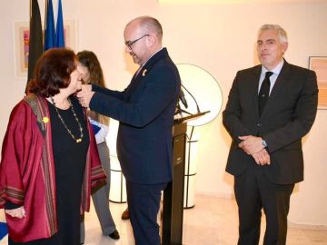 تكريم فرنسي لمسؤولة في دار الآثار الإسلامية