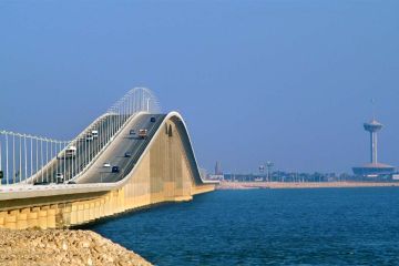 تعليق عبور المركبات على جسر الملك فهد احترازيا