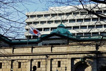 البنك المركزي الياباني يثبت أسعار الفائدة