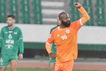 «فيفا» يوقف ديديه وكاظمة يجدد لتاديتش 