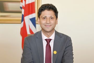 السفير البريطاني: عدوان إيران متهور ويزعزع الاستقرار السفير البريطاني: عدوان إيران متهور ويزعزع الاستقرار