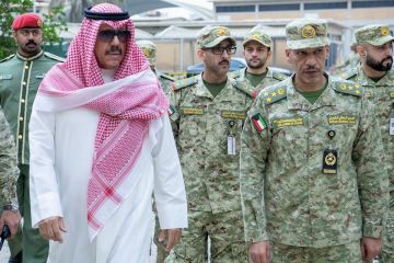 النواف يتفقد موقعا للحرس الوطني تعرض لاستهداف بمسيرات معادية