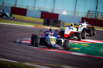 المتسابق الكويتي جابر الصباح يحصد المركز الثاني في سباقات الـ F4 بالمملكة المتحدة