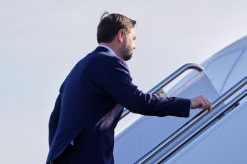 نائب الرئيس الأميركي في طريقه الى إسلام آباد ويأمل بنتيجة إيجابية للمحادثات مع إيران